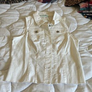 Maurices white vest